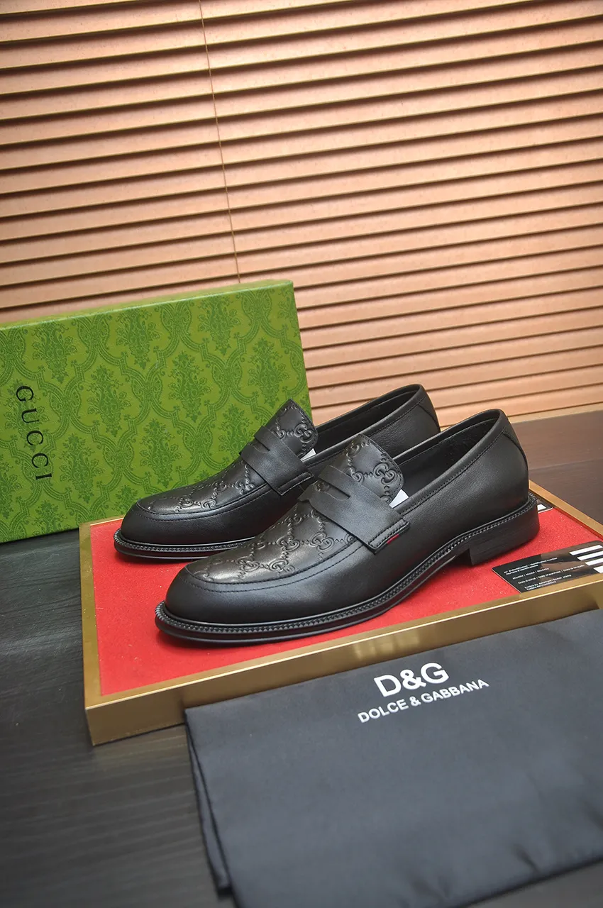 Men's shoes💰500💶Italy's top luxury men's shoe giant (GUCCI) (Gucci) (full cowhide lining) new arrival🍃Original European style🔰 Pleasant to the eye😍In order to make the shoes more durable and non-deformable🌀The production continues to follow traditional methods but there is still no lack of innovation💪Choose original sheepskin for the leather♻️ Smooth and natural And extra bright ⭐Made of imported cowhide, the first choice of rich people 38-45 (45 customized)